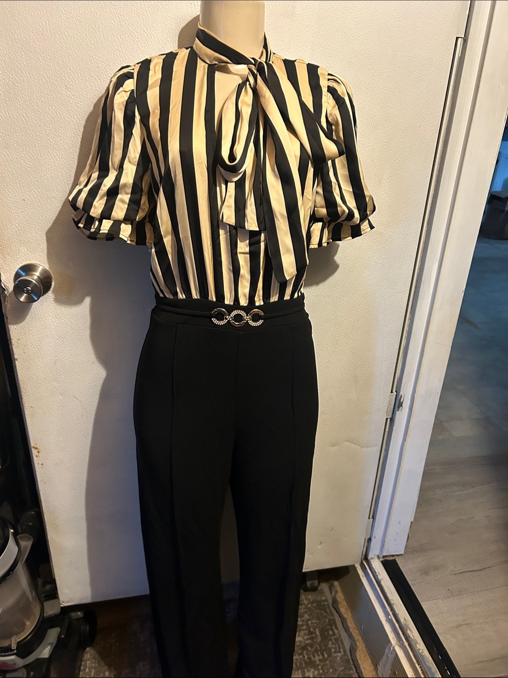 Fashion Nova Black High-Waist Wide Leg Trousers with Decorative Waist Accent